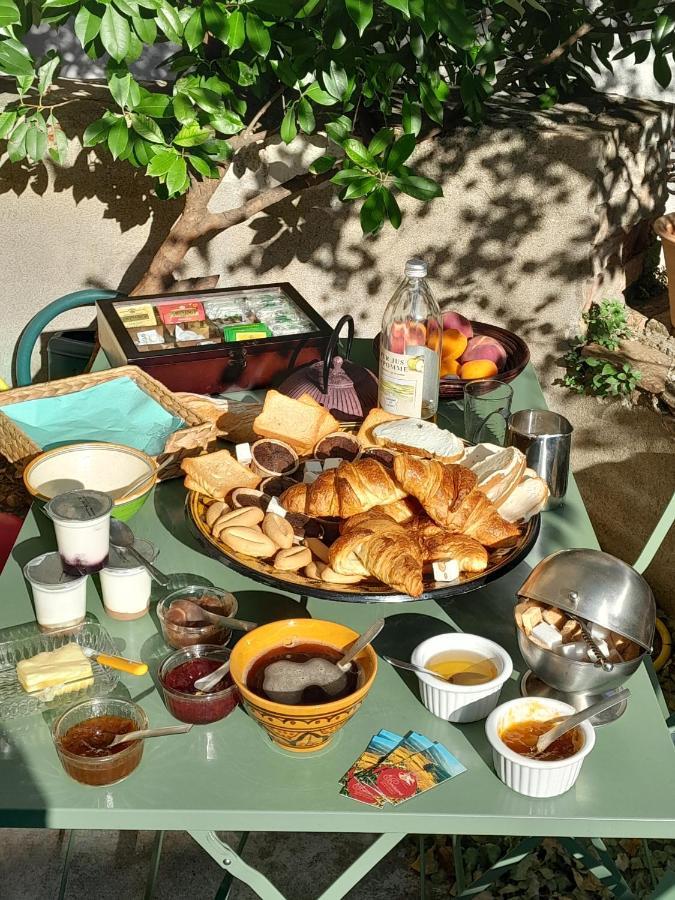 Le Prieure Bed & Breakfast Saint-Florent-sur-Auzonnet Luaran gambar